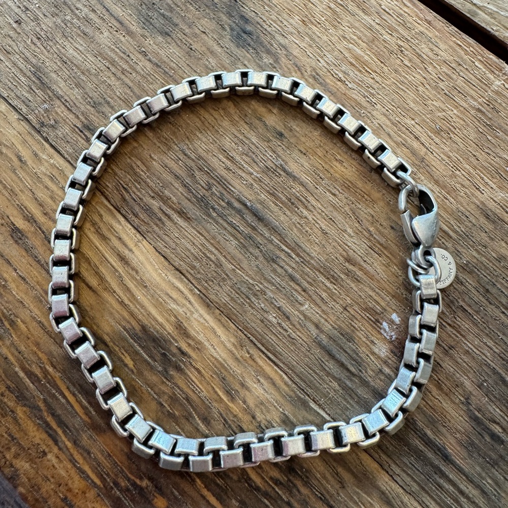 Tiffany and Co sterling silver 7.5” Venetian box link